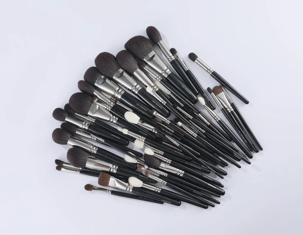 G Series 2025 makeup brush collection featuring complete range of professional brushes.