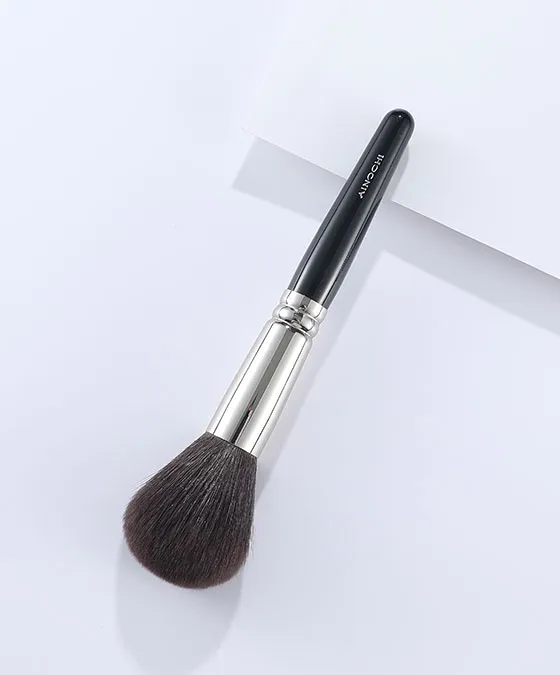 Ainochi G106 large round powder brush head downward angle scene view, superior goat hair round powder brush for full-face seamless setting