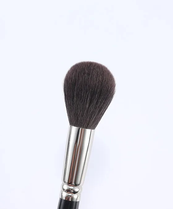 Ainochi G106 large round powder brush head close-up angle 1, G series high-grade goat hair round powder brush detail ultra-fluffy volume