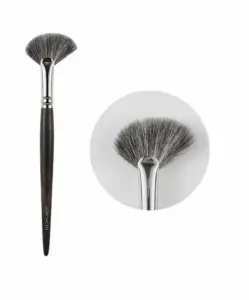 Feature image of Ainochi S6412 angled fan highlighter brush head close-up, fluffy blue squirrel fan highlighter brush detail for precise radiance application