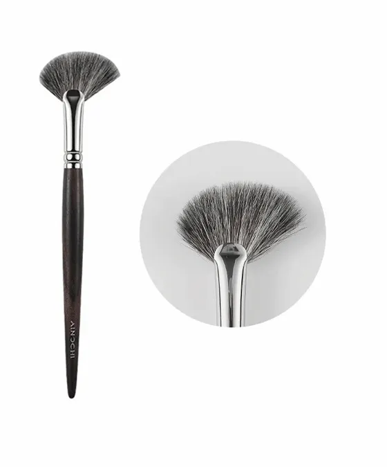 Feature image of Ainochi S6412 angled fan highlighter brush head close-up, fluffy blue squirrel fan highlighter brush detail for precise radiance application